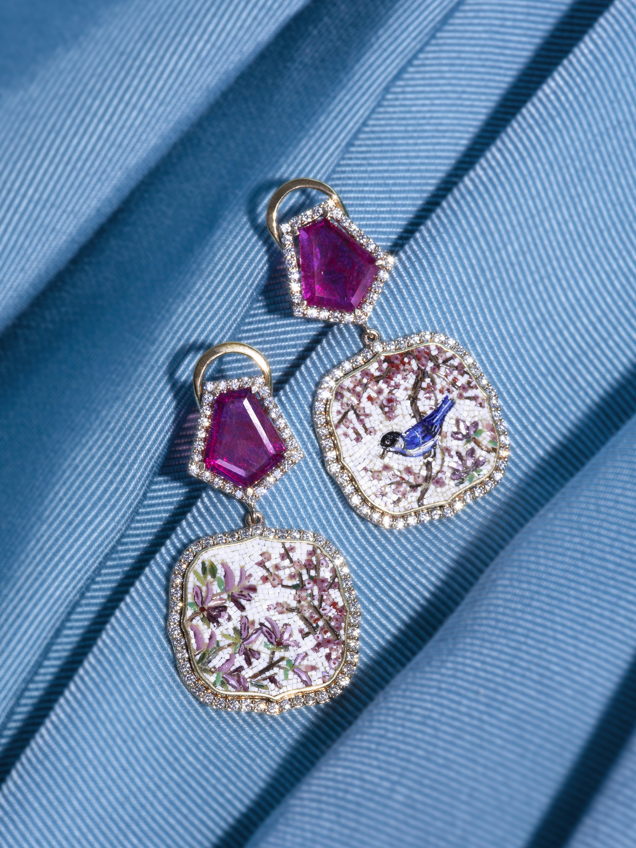 مجوهرات خلابة من Gemfields احتفال راقٍ بشهر الياقوت بأسلوب باهر مجلة هي